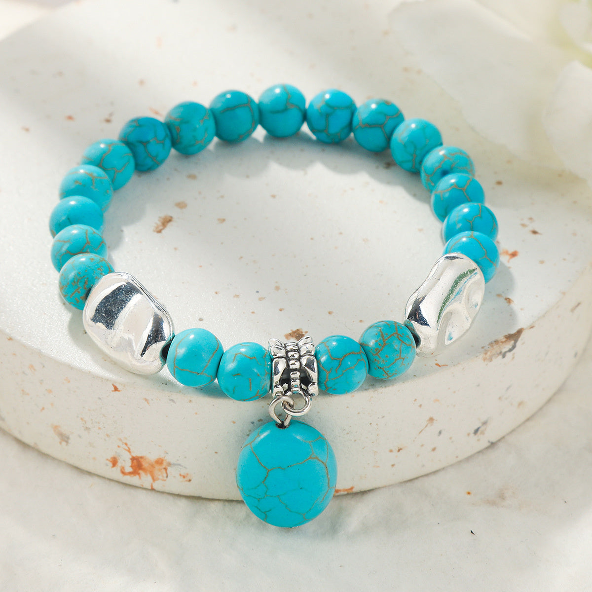 Turquoise and Silver-Plated Oval Charm Stretch Bracelet, silver bracelet for women, vintage-inspired design, detail close-up
