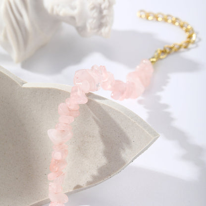 Pink Resin and 18K Gold-Plated Bracelet, gold bracelet for women, vintage-inspired design, detail close-up
