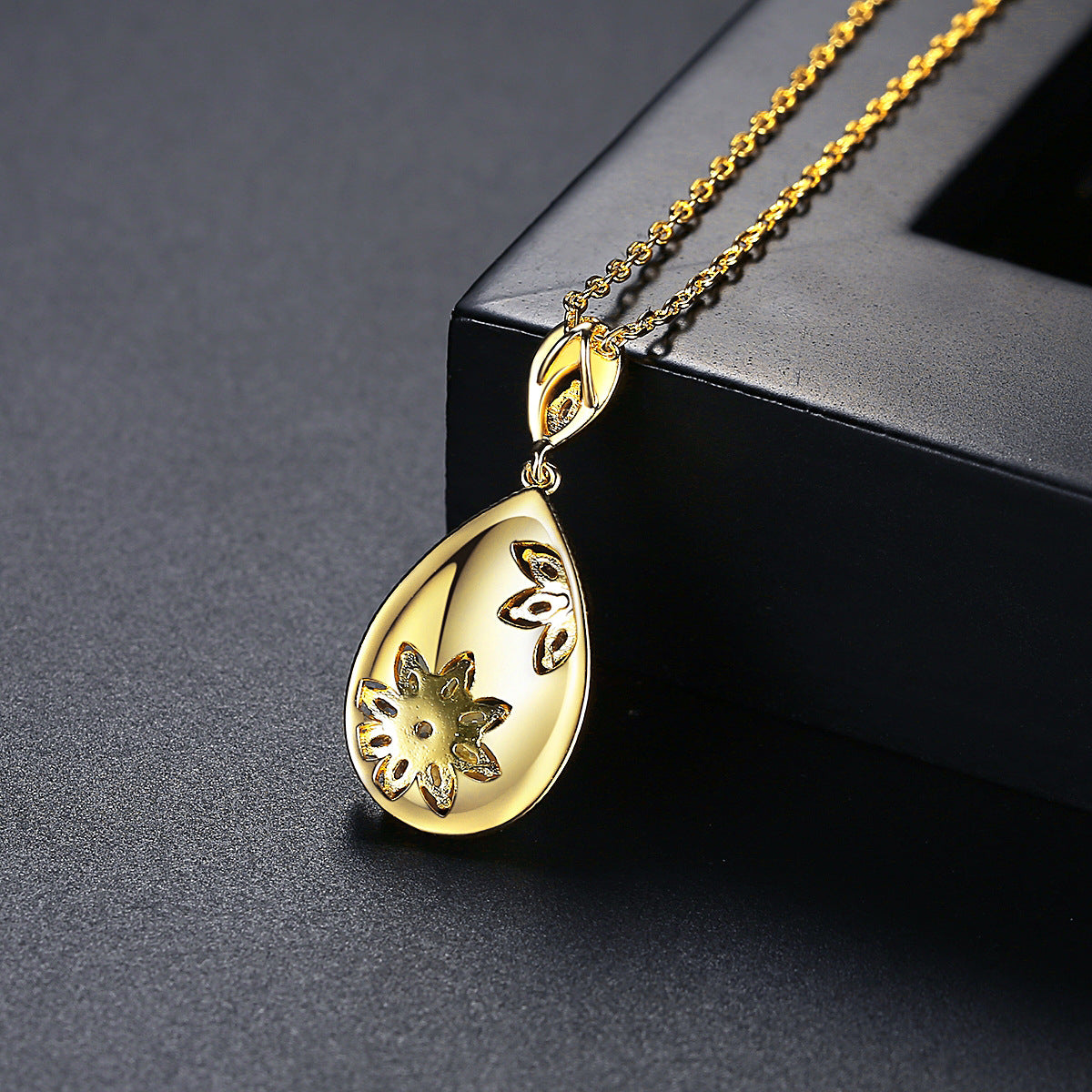 Crystal and 18K Gold-Plated Flower Teardrop Pendant Necklace, gold pendant necklace for women, detail close-up