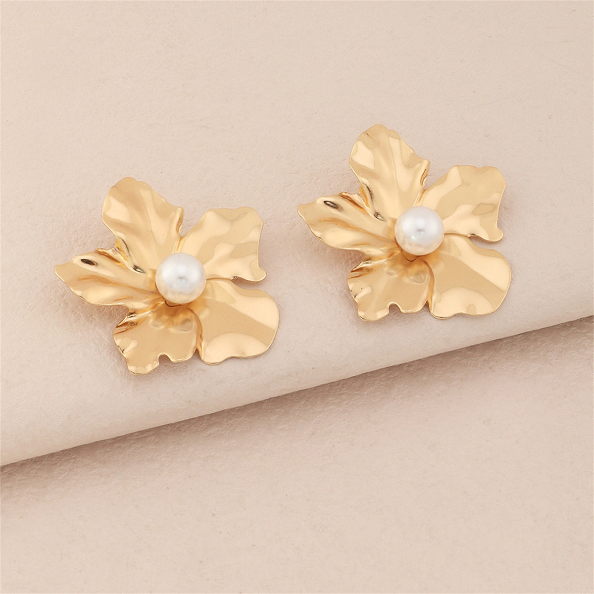 Pearl and 18K Gold-Plated Floral Stud Earrings, gold stud earrings for women, vintage-inspired design, detail close-up