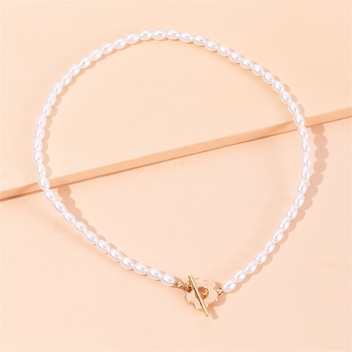Pearl and 18K Gold-Plated Flower Toggle Necklace, gold pendant necklace for women, elegant gift for her, detail close-up