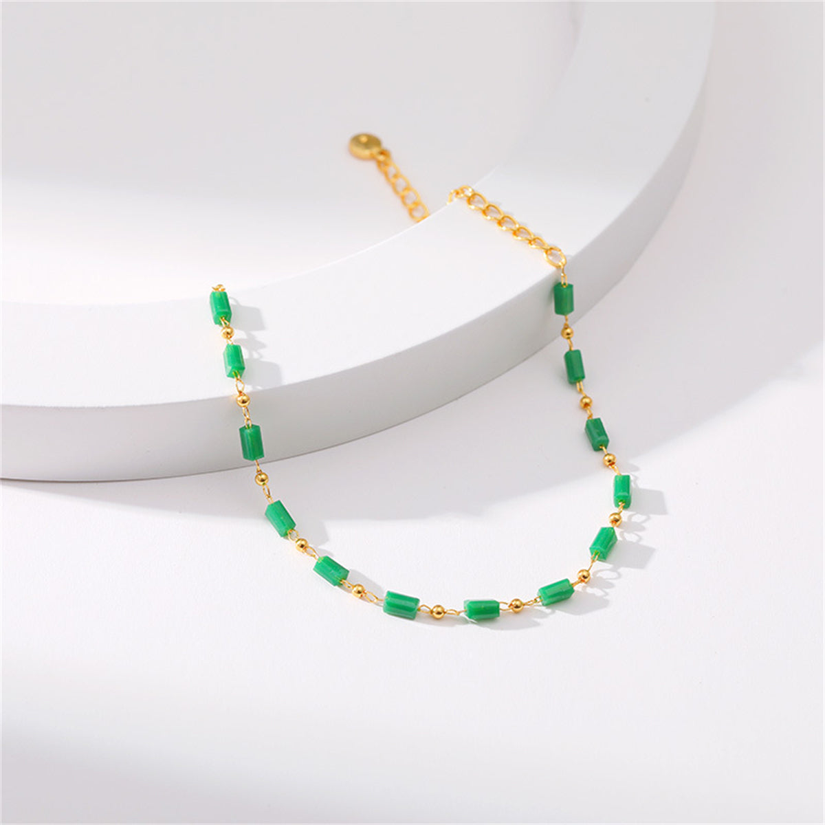 Green Acrylic and 18K Gold-Plated Beaded Bracelet, gold bracelet for women, vintage-inspired design, detail close-up