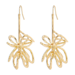 Eye-catching 18K gold-plated earrings designed as a large open flower, adding elegance to any outfit.