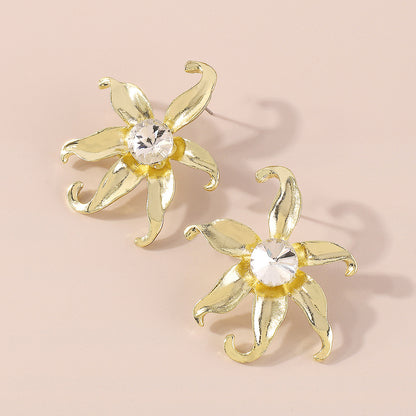 Cubic Zirconia and 18K Gold-Plated Flower Stud Earrings, gold stud earrings for women, elegant gift for her, detail close-up