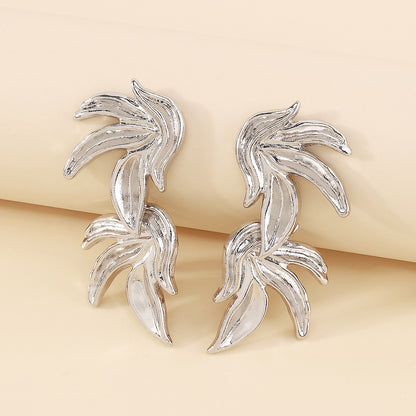 Silver-Plated Linked Leaves Drop Earrings, silver drop earrings for women, vintage-inspired design, lifestyle look