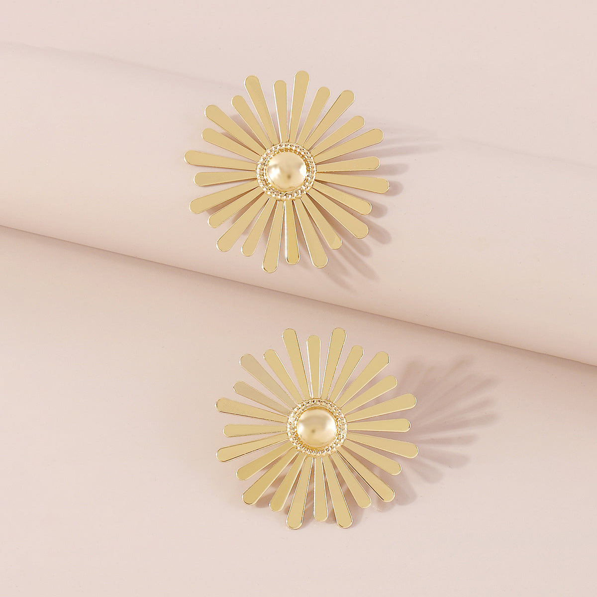18K Gold-Plated Sunflower Stud Earrings, gold stud earrings for women, elegant gift for her, detail close-up