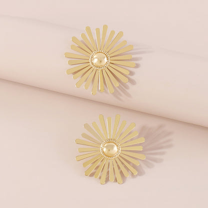 18K Gold-Plated Sunflower Stud Earrings, gold stud earrings for women, elegant gift for her, detail close-up