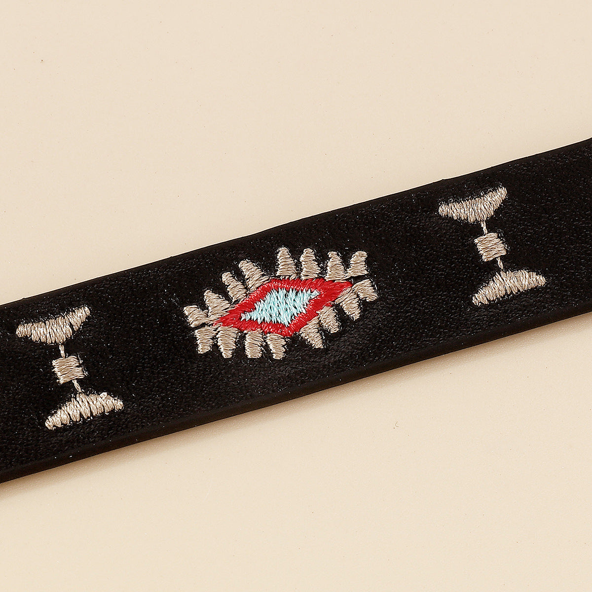 Black and Red Geometric Choker Necklace, chunky choker necklace, everyday style, detail close-up