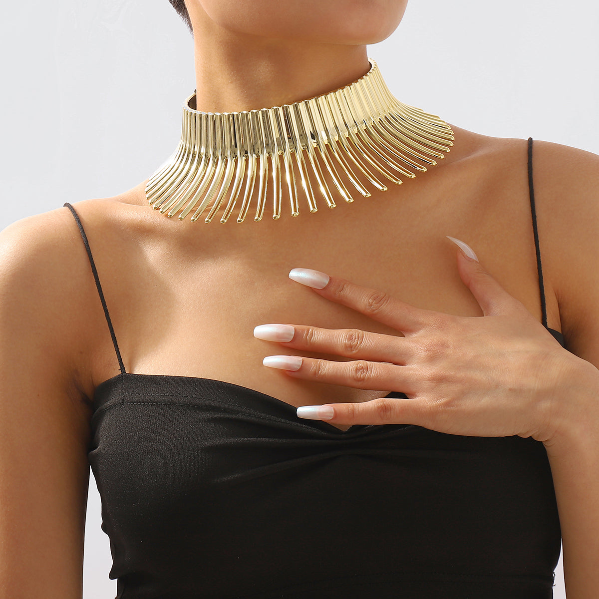 18K Gold-Plated Spike Choker, chunky gold choker necklace, dainty minimalist design, detail close-up