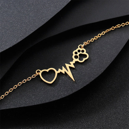 18K Gold-Plated Heart Paw Charm Bracelet, gold bracelet for women, vintage-inspired design, detail close-up