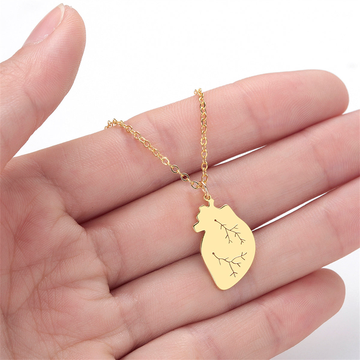 18K Gold-Plated Heart Pendant Necklace, gold pendant necklace for women, dainty minimalist design, detail close-up