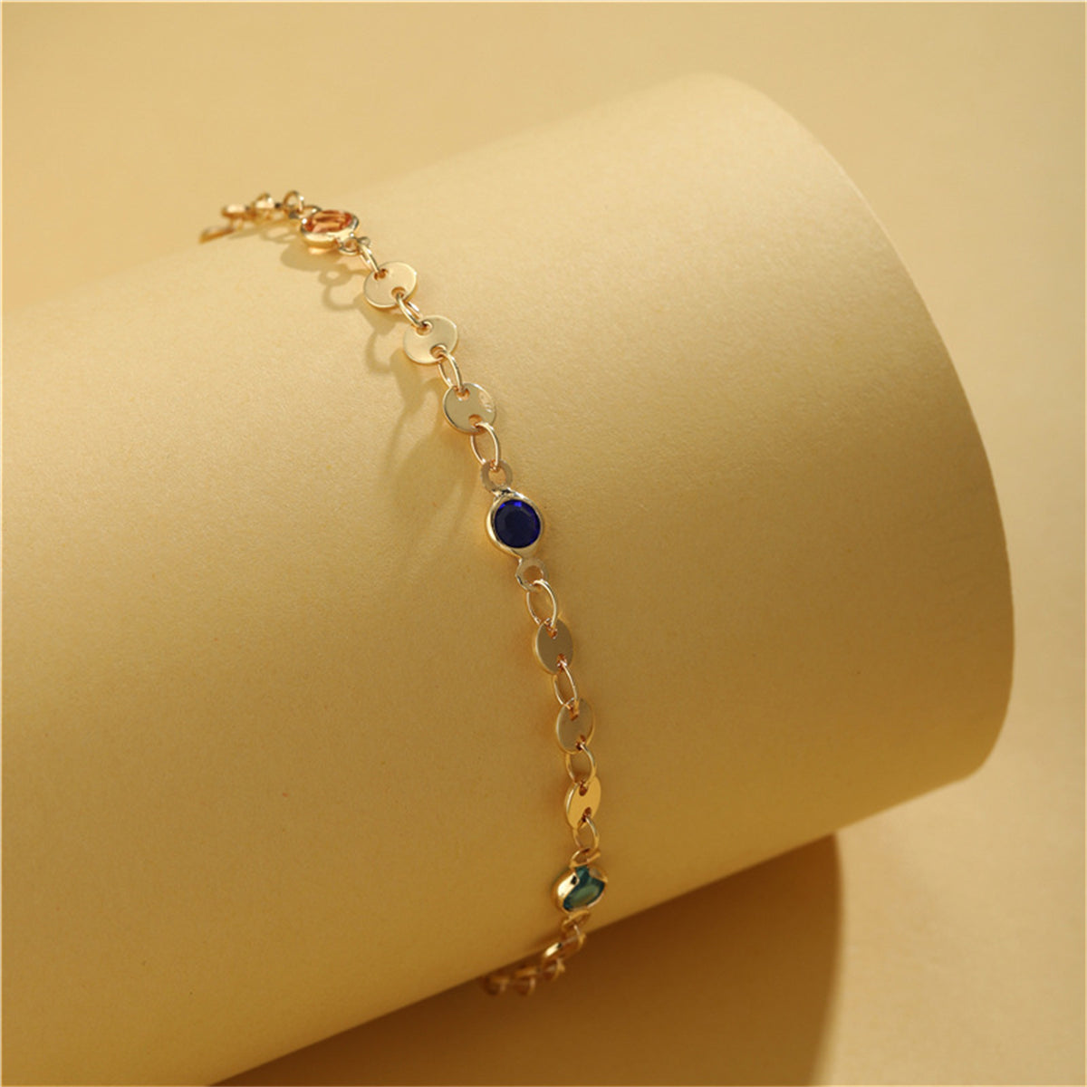 Colored Crystal and 18K Gold-Plated Chain Bracelet, gold bracelet for women, elegant gift for her, detail close-up