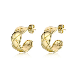 Elegant 18K gold-plated huggie earrings featuring a chic C-shape quilt pattern, perfect for any occasion.