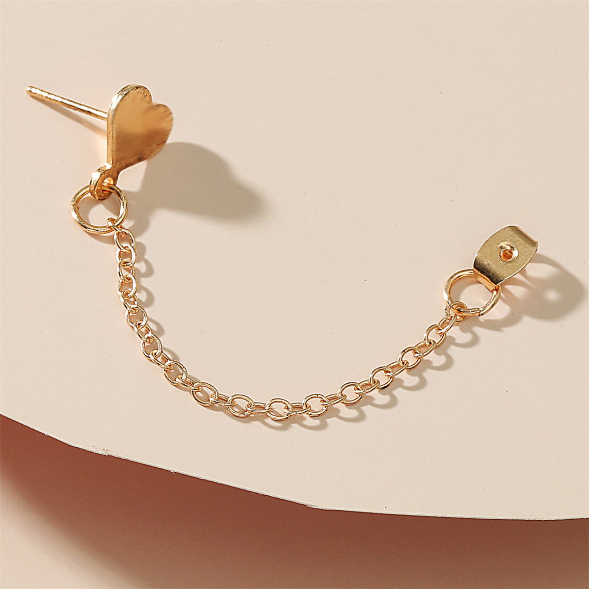 18K Gold-Plated Heart Chain Ear Jacket, gold drop earrings for women, vintage-inspired design, detail close-up