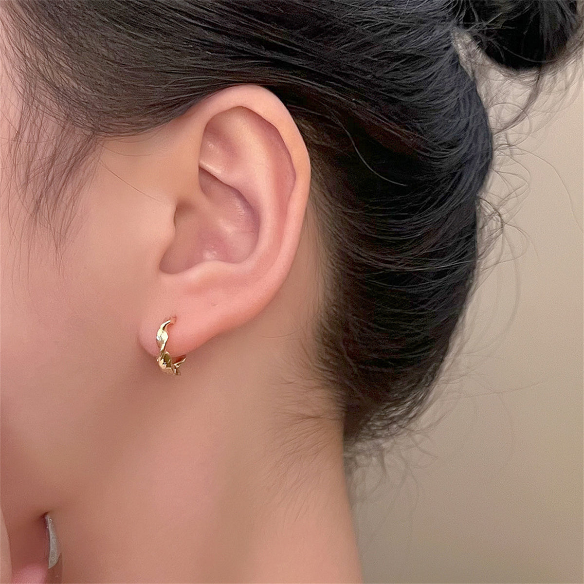18K Gold-Plated Twine Huggie Earrings, gold huggie earrings, elegant gift for her, detail close-up