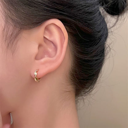 18K Gold-Plated Twine Huggie Earrings, gold huggie earrings, elegant gift for her, detail close-up