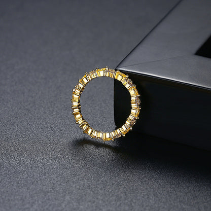 Crystal and Cubic Zirconia 18K Gold-Plated Flower Band, gold statement rings for women, elegant gift for her, detail close-up