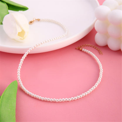 Pearl and 18K Gold-Plated Choker Necklace, gold pendant necklace for women, elegant gift for her, detail close-up