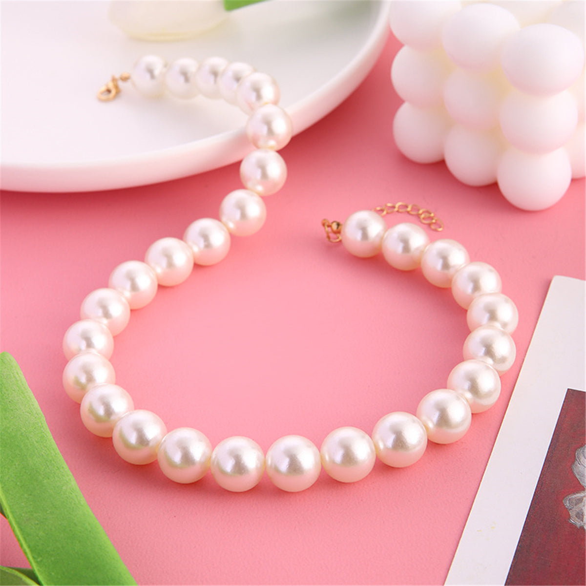 Pearl and 18K Gold-Plated 14MM Choker Necklace, gold pendant necklace for women, dainty minimalist design, detail close-up