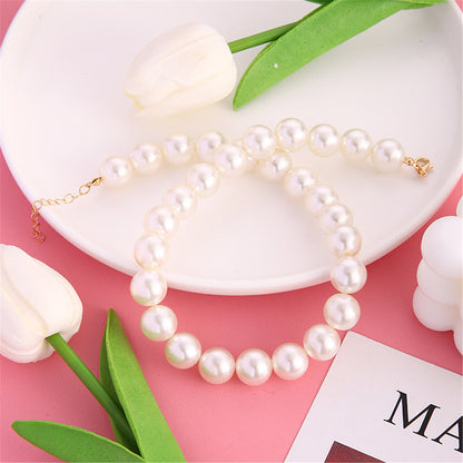 Pearl and 18K Gold-Plated 14MM Choker Necklace, gold pendant necklace for women, dainty minimalist design, lifestyle look