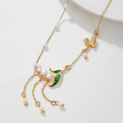 Pearl and Enamel 18K Gold-Plated Flowers Pendant Necklace, gold pendant necklace for women, detail close-up