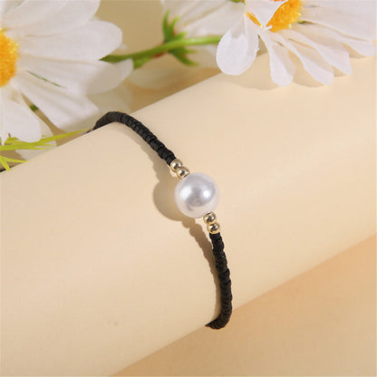 Black Howlite and Pearl Adjustable Bracelet, bracelet for women, vintage-inspired design, detail close-up
