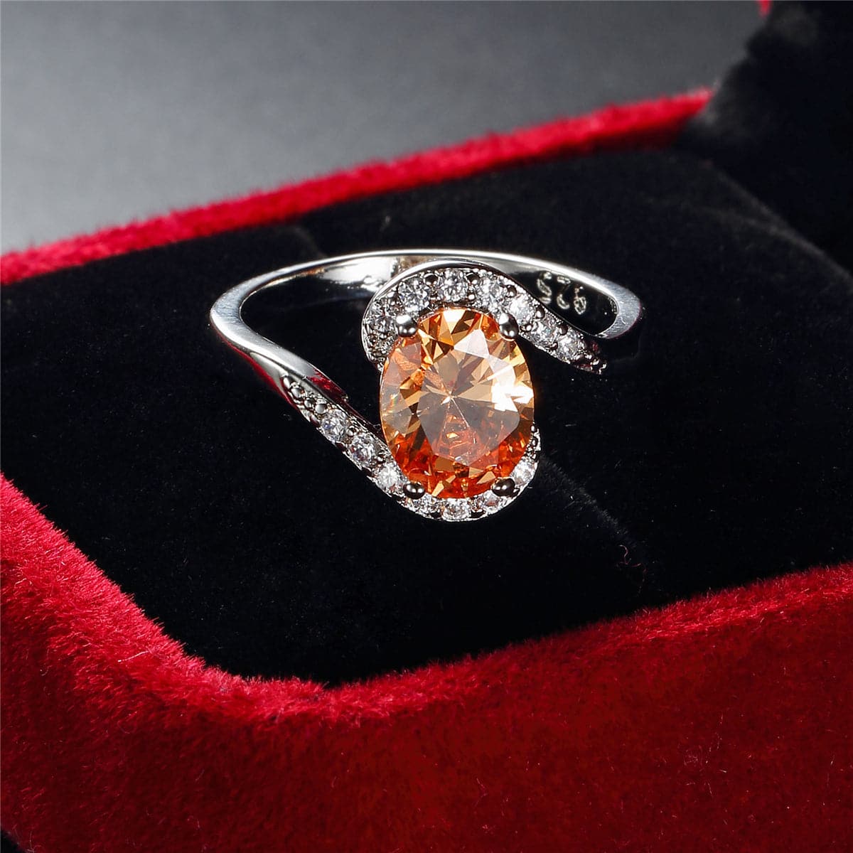 Champagne Crystal and Cubic Zirconia Oval Ring, statement rings for women, dainty minimalist design, detail close-up