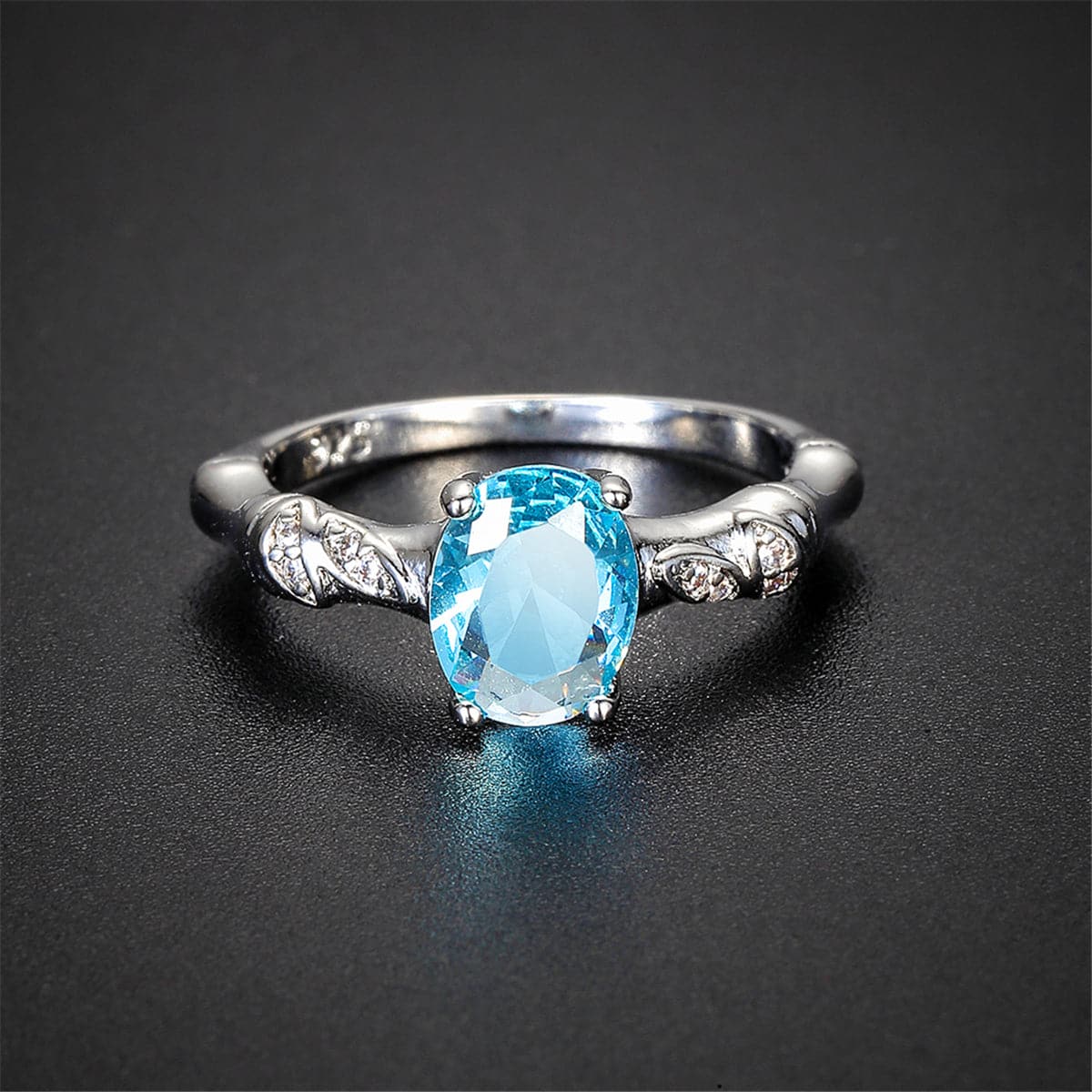 Sea Blue Crystal and Cubic Zirconia Bamboo Ring, jewelry gift sets for women, everyday style, detail close-up