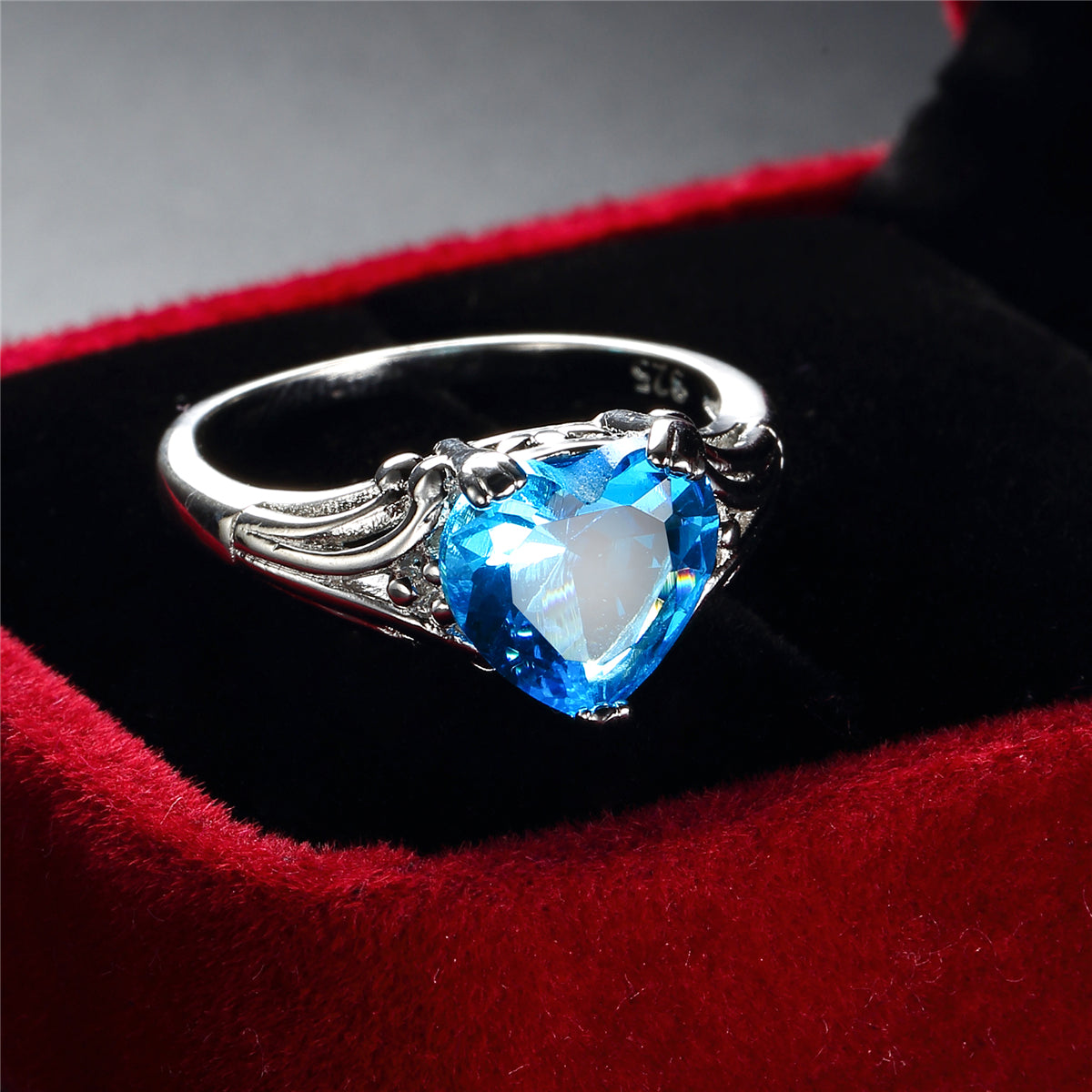 Sea Blue Crystal and Silver-Plated Heart Ring, silver statement rings for women, elegant gift for her, detail close-up