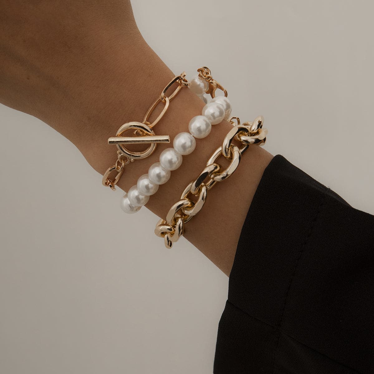 Pearl and 18K Gold-Plated Bracelet Set, jewelry gift sets for women, everyday style, detail close-up