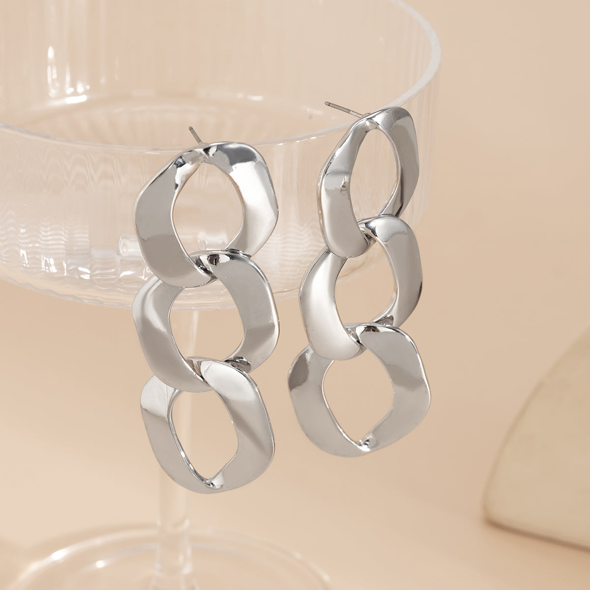 Silver-Plated Curb-Chain Drop Earrings, silver drop earrings for women, vintage-inspired design, detail close-up