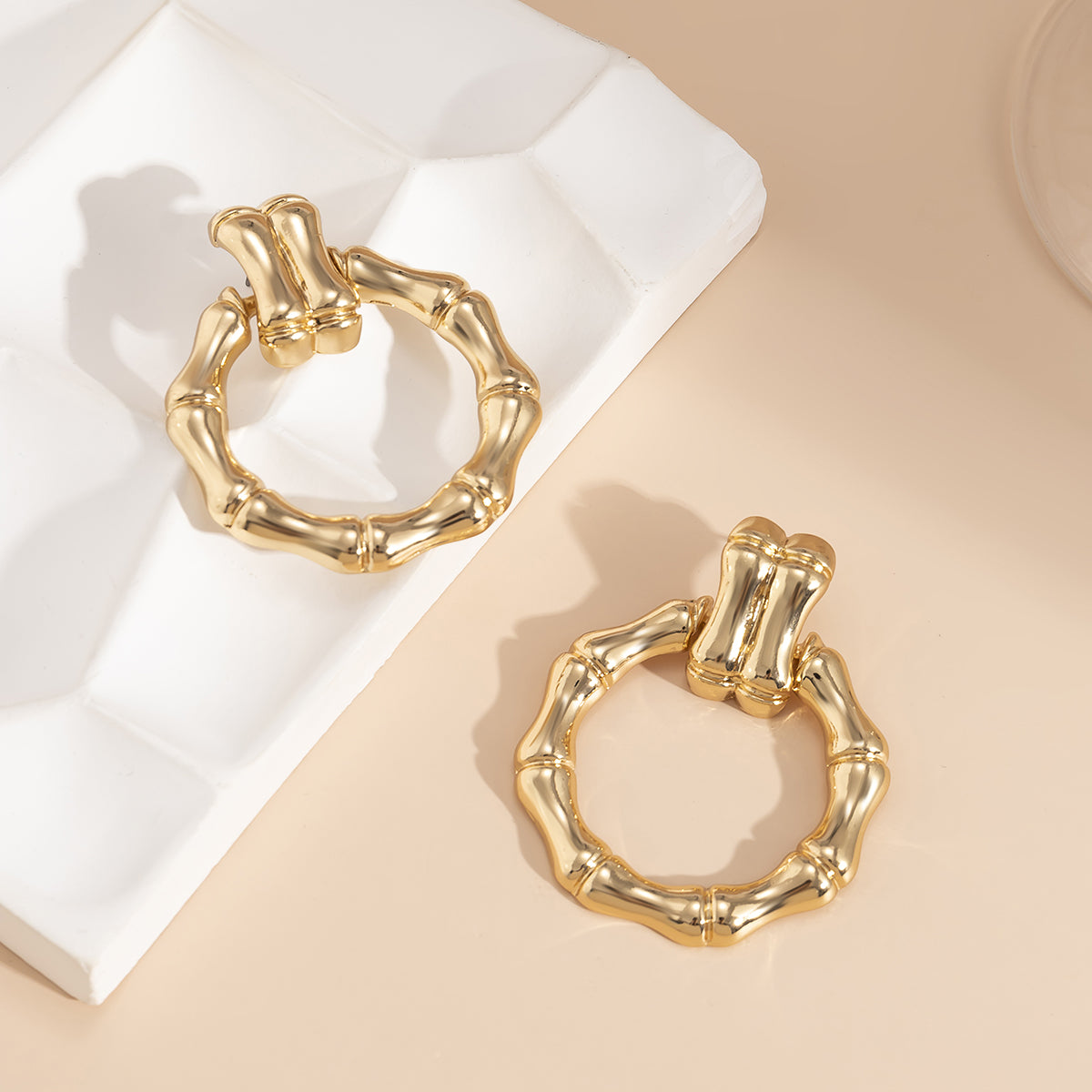 Eye-catching 18K gold-plated bamboo-shaped round drop earrings featuring a refined circular design, perfect for any outfit.