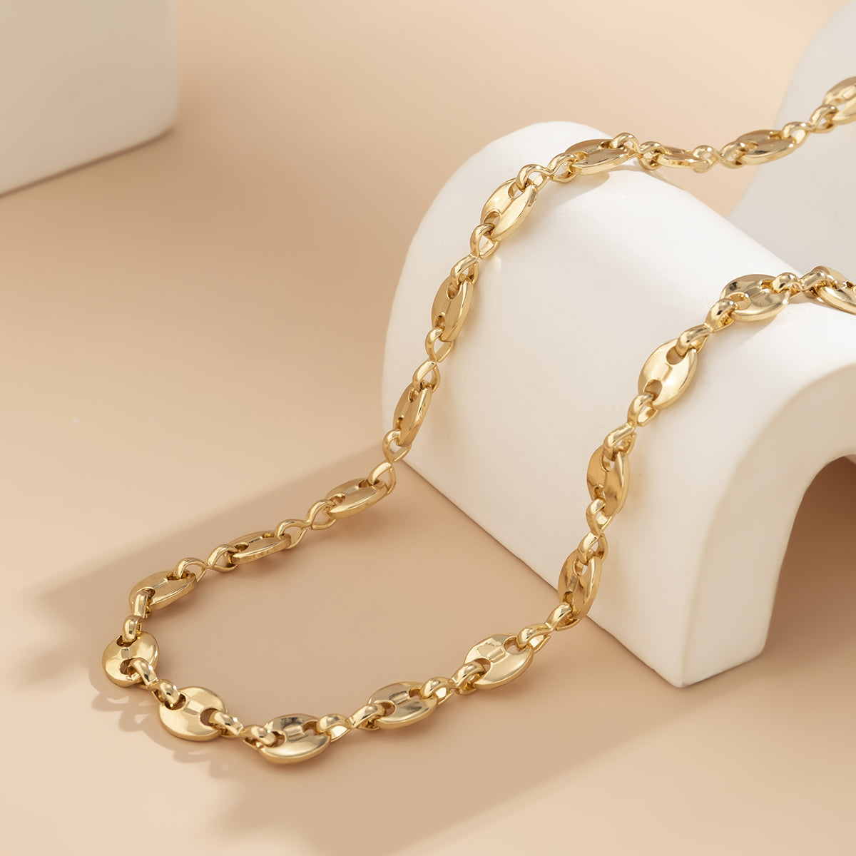 18K Gold-Plated Mariner Chain Necklace, gold pendant necklace for women, vintage-inspired design, lifestyle look