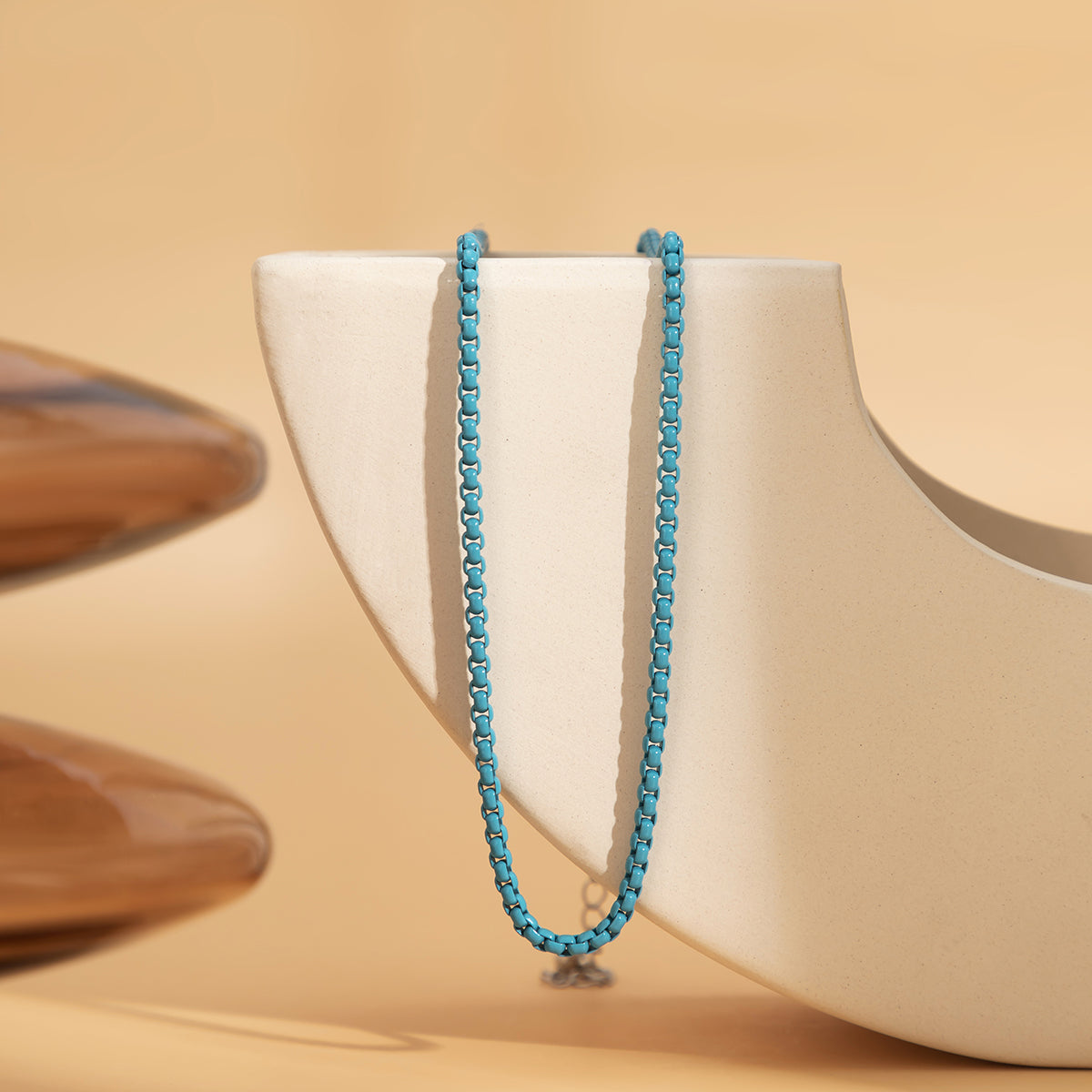 Blue Enamel and Silver-Plated Box Chain Necklace, silver pendant necklace for women, vintage-inspired design, detail close-up