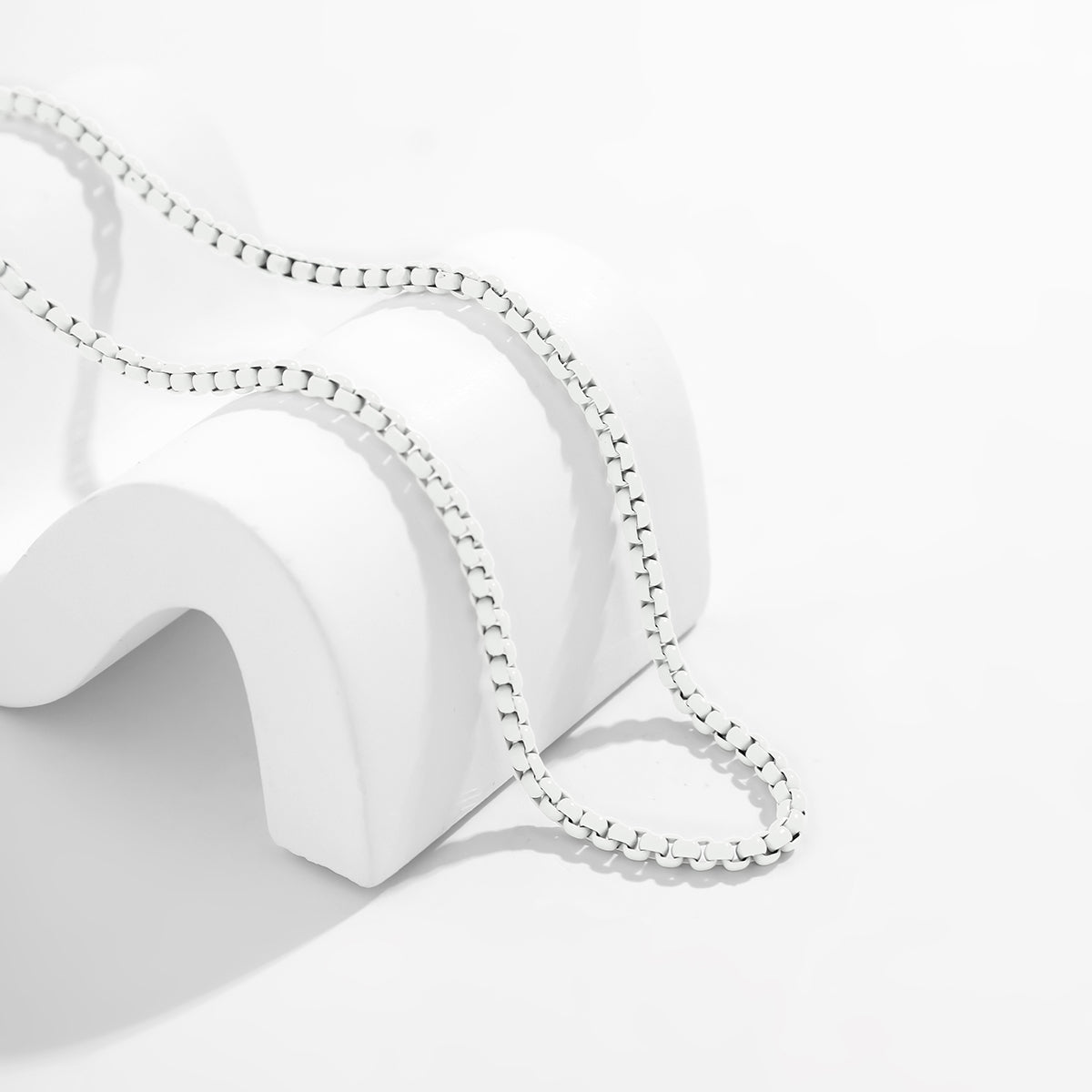 White Enamel and Silver-Plated Chain Necklace, silver pendant necklace for women, elegant gift for her, lifestyle look
