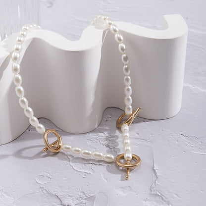 Pearl and 18K Gold-Plated Circle Bar Station Necklace, gold pendant necklace for women, detail close-up