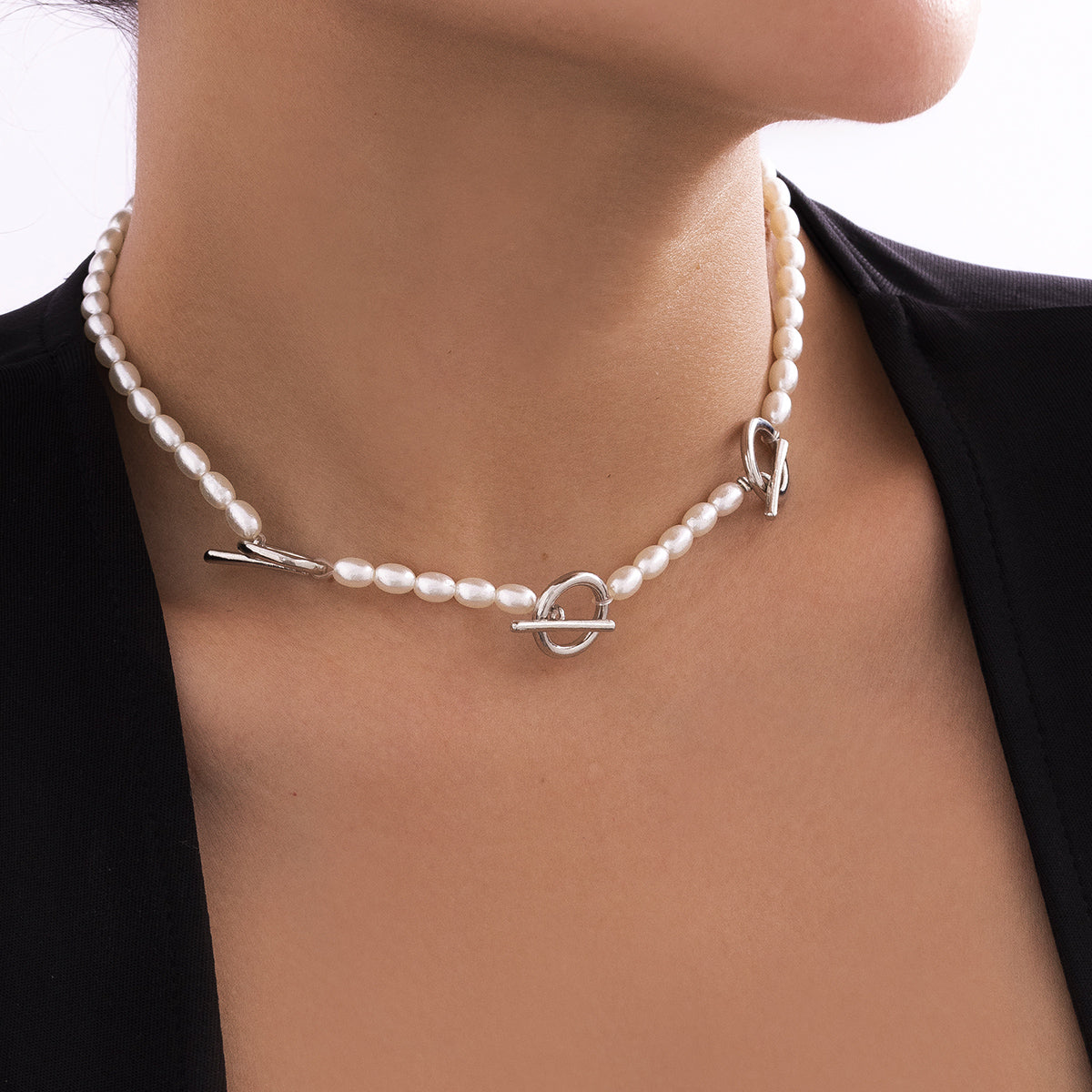 Pearl and Silver-Plated Circle Bar Station Necklace, silver pendant necklace for women, vintage-inspired design, front view