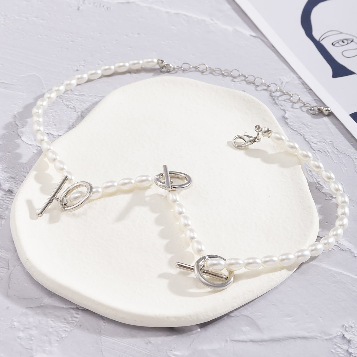 Pearl and Silver-Plated Circle Bar Station Necklace, silver pendant necklace for women, detail close-up