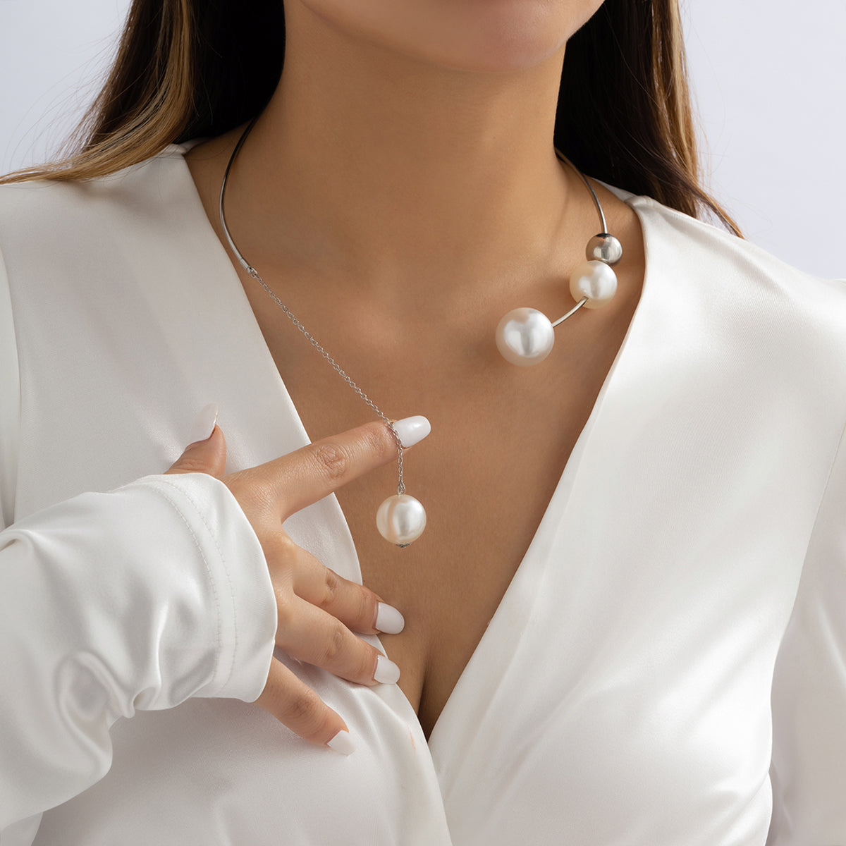 Pearl and Silver-Plated Drop Choker, silver pendant necklace for women, vintage-inspired design, front view