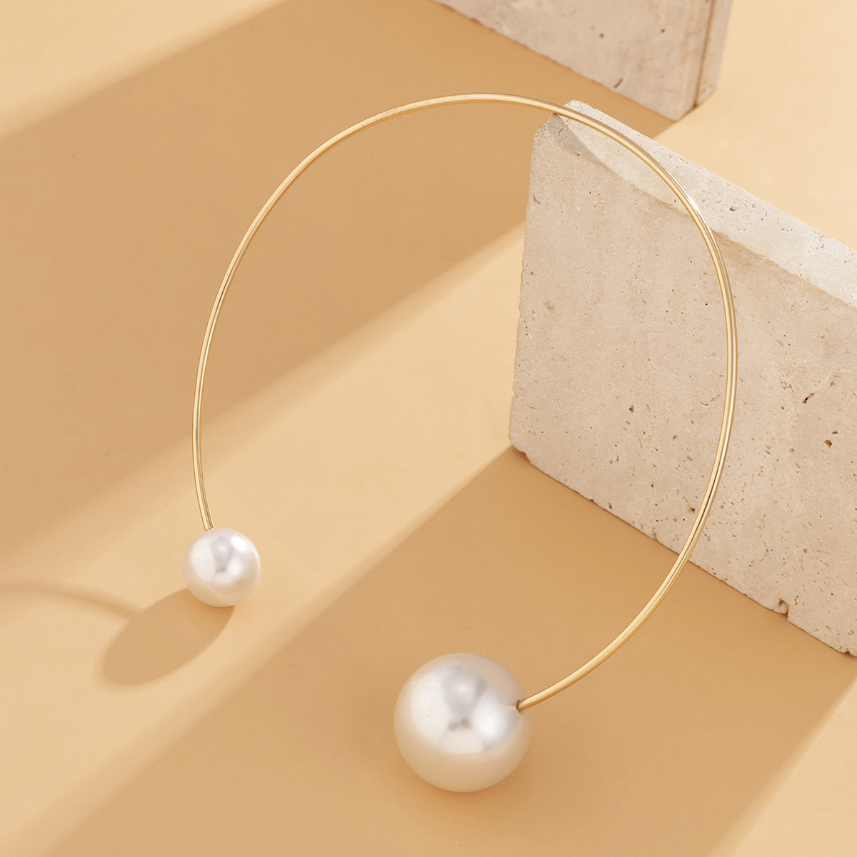 Pearl and 18K Gold-Plated Copper Collar Necklace, chunky gold choker necklace, vintage-inspired design, lifestyle look