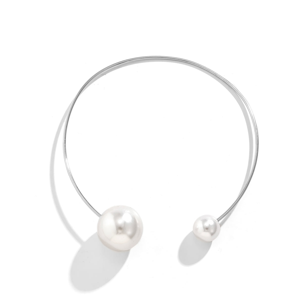 Pearl and Silver-Plated Copper Collar Necklace, chunky silver choker necklace, dainty minimalist design, detail close-up