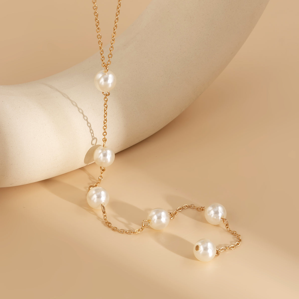 Pearl and 18K Gold-Plated Lariat Necklace, gold pendant necklace for women, elegant gift for her, detail close-up