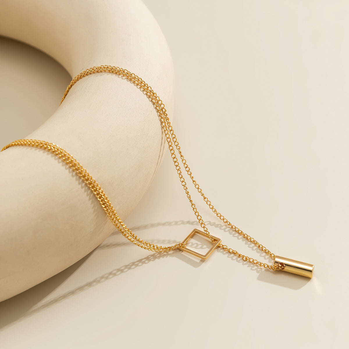 18K Gold-Plated Rhombus Layered Lariat Necklace, gold pendant necklace for women, vintage-inspired design, detail close-up