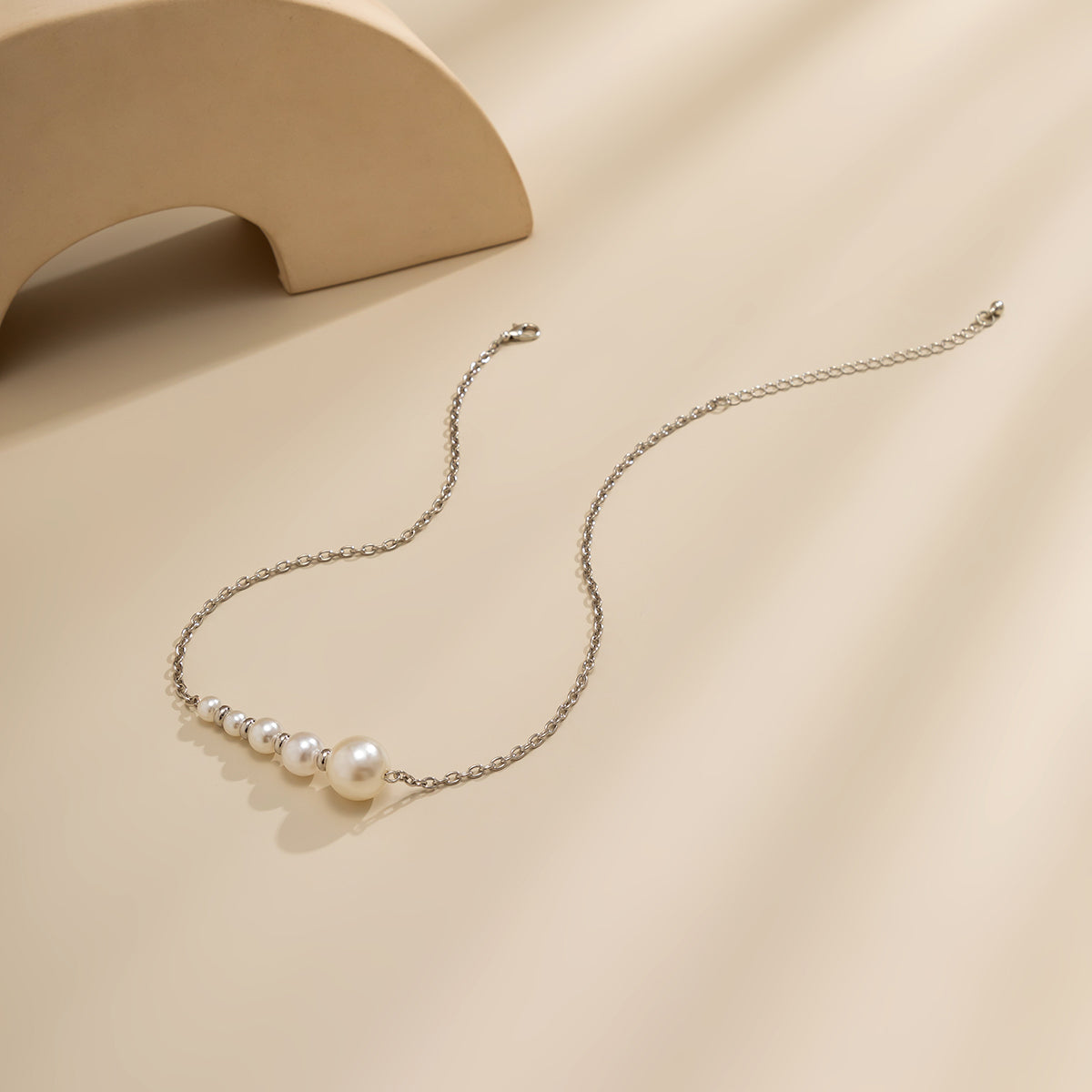 Pearl and Silver-Plated Beaded Bar Pendant Necklace, silver pendant necklace for women, detail close-up