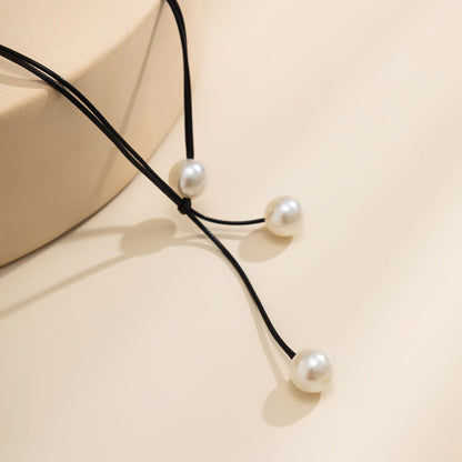 White Pearl Lariat Necklace, pendant necklace for women, everyday style, detail close-up