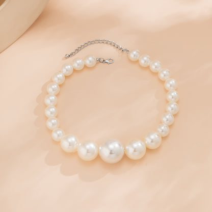 Pearl and Silver-Plated Graduated Choker, silver pendant necklace for women, everyday style, detail close-up