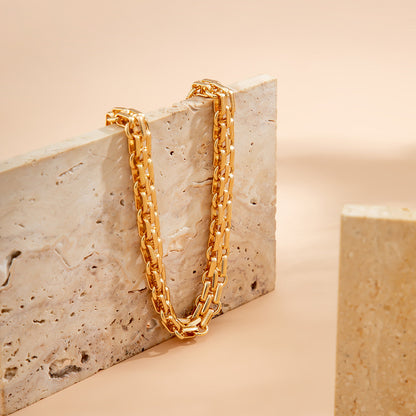 18K Gold-Plated Triple-Link Chain, gold pendant necklace for women, vintage-inspired design, lifestyle look