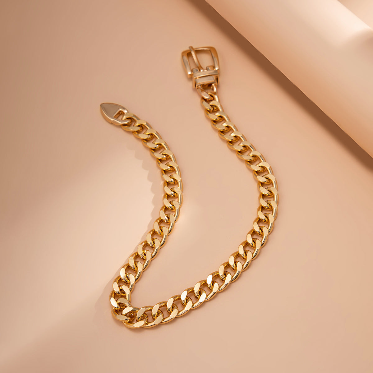 Beautiful 18K gold-plated necklace with a clasp, designed to enhance your style with a touch of elegance.