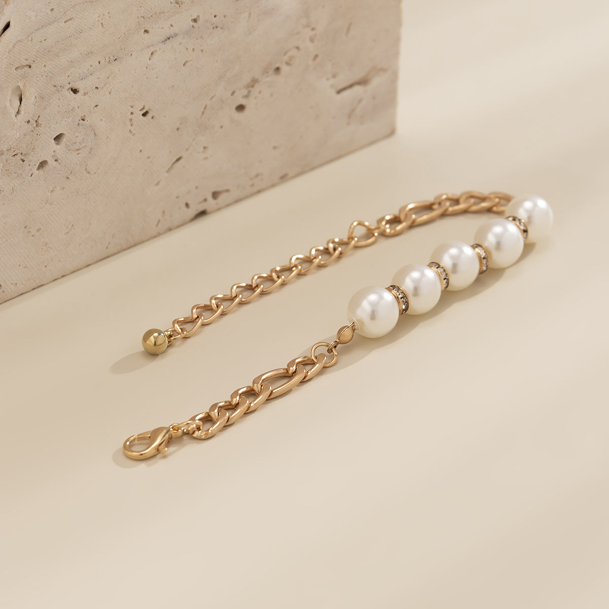 Pearl and Cubic Zirconia 18K Gold-Plated Curb Chain Bracelet, gold bracelet for women, elegant gift for her, lifestyle look