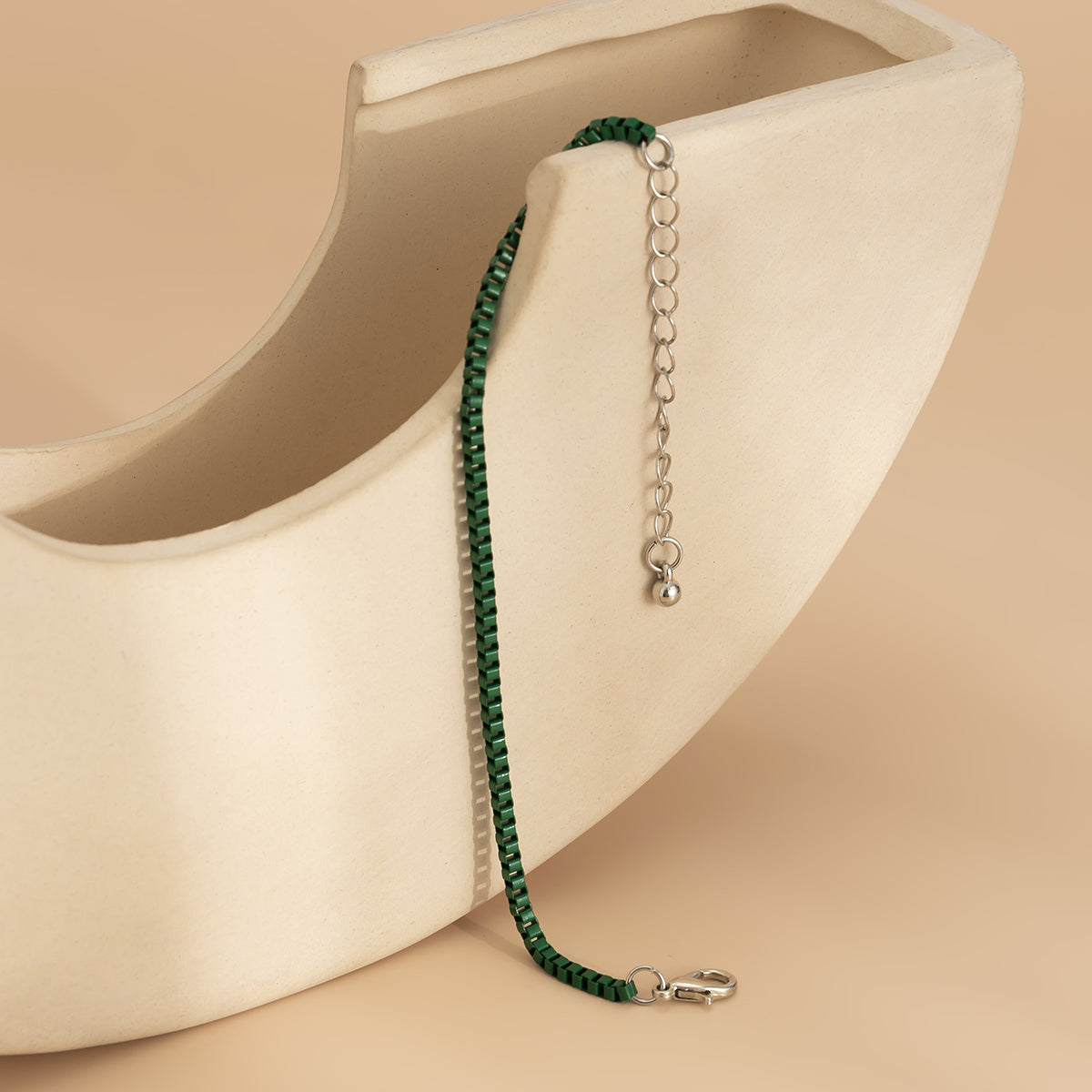 Green Enamel and Silver-Plated Box Chain Bracelet, silver bracelet for women, vintage-inspired design, detail close-up